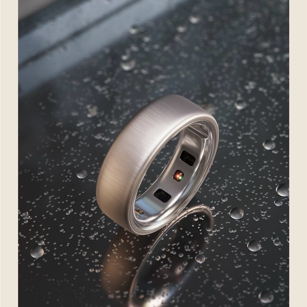 Oura Ring Gen 4 in Brushed Silver